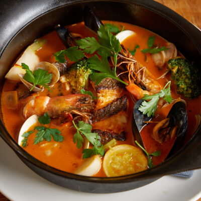 魚と野菜の旨みが凝縮したアンビリカルのブイヤベース