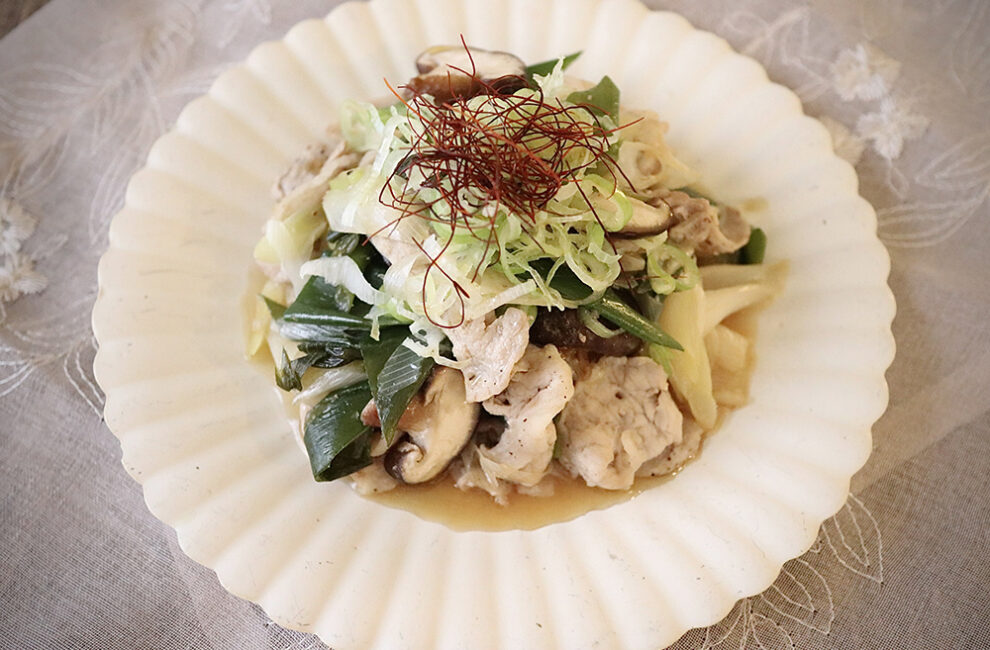 フライパンひとつでできる豚肉と長ネギのホットサラダ