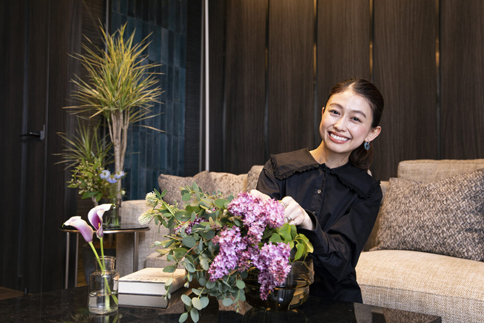 リビングダイニングを花のある癒し空間に - SUMAU - あなたの日常に