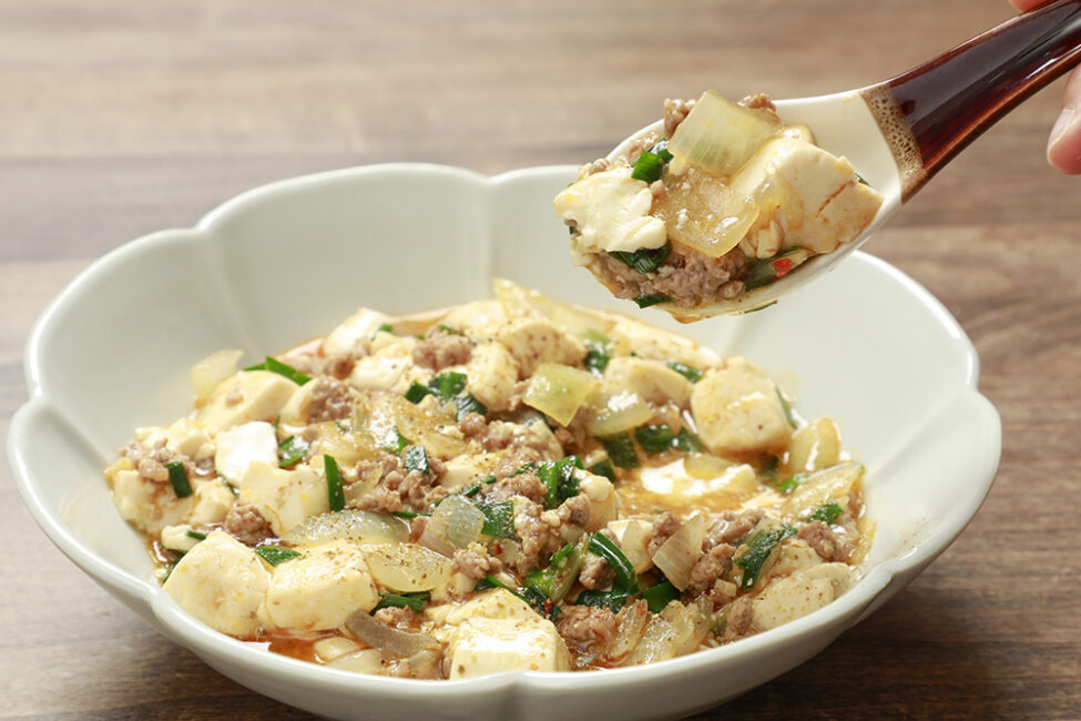 松野エリカ「健康美キッチン」季節の変わり目に食べたい玉ねぎ麻婆豆腐