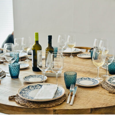 ワインを楽しむ食卓のイメージ