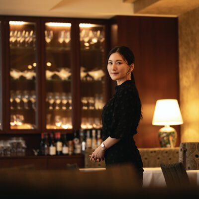 「銀座ハプスブルク・ファイルヒェン」でランチを味わう田中彩子さん