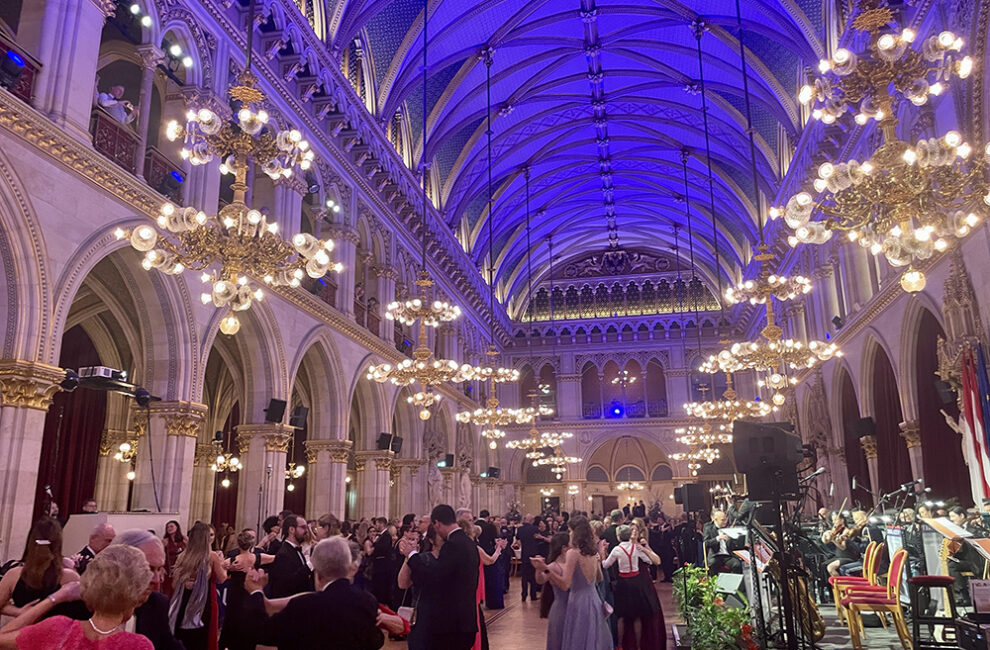 ウィーンならではの文化の一つである舞踏会の様子