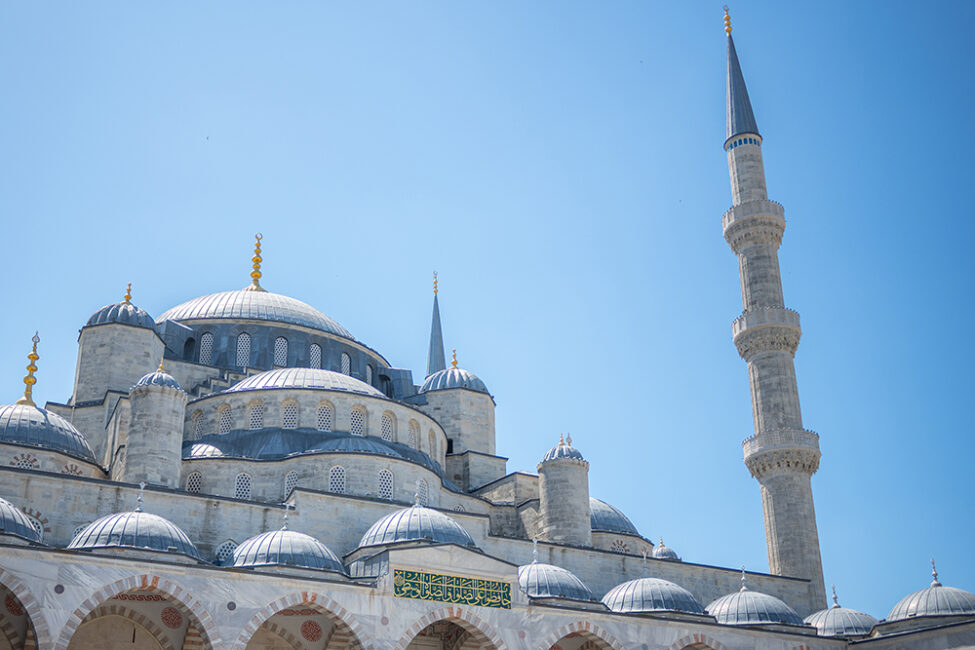 青の静けさに包まれた永遠の装飾。二千年の美の都イスタンブール〈後編