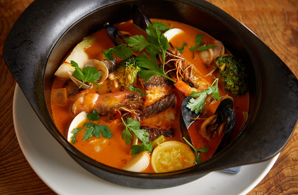 魚と野菜の旨みが凝縮したアンビリカルのブイヤベース