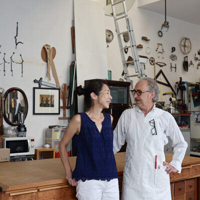 飯田薫るさんと、夫のオヴィッド・ウマンさん。