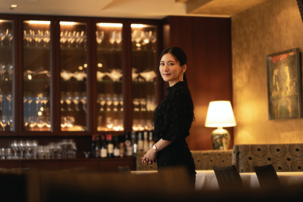 「銀座ハプスブルク・ファイルヒェン」でランチを味わう田中彩子さん