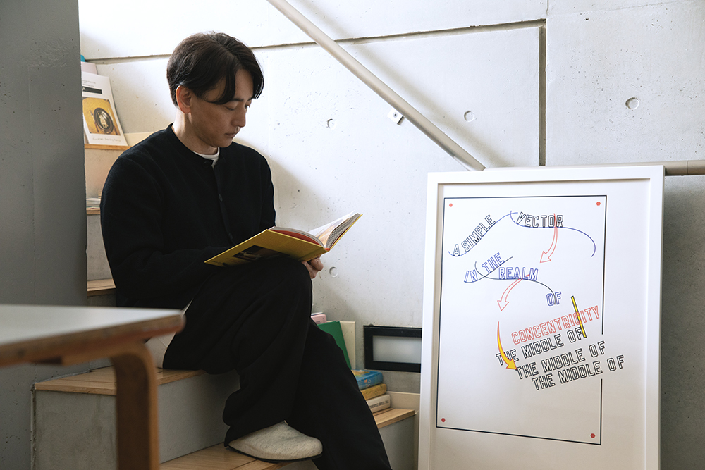 自由が丘のご自宅で過ごす、フードディレクター浅本充さん。