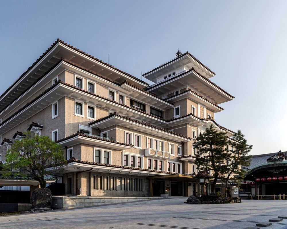 帝国ホテル京都の外観と弥栄会館の歴史を受け継ぐ美しいファサード