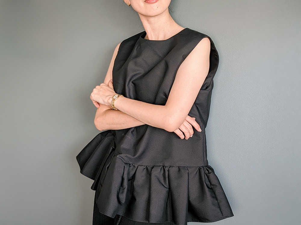 愛用のカルティエ「ベニュワール」を身につけた前田紀至子さん