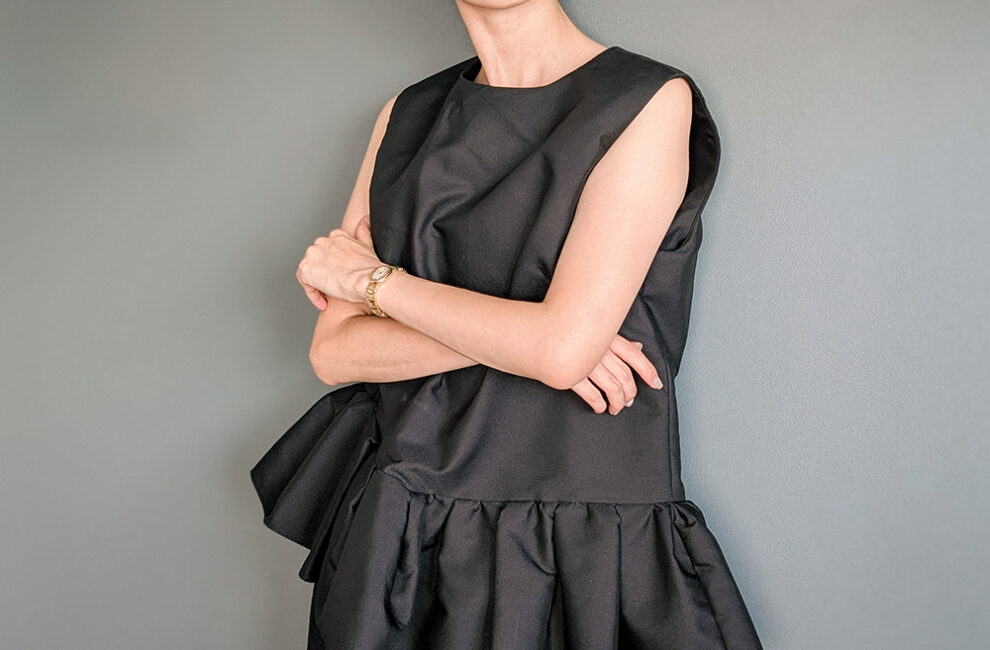 愛用のカルティエ「ベニュワール」を身につけた前田紀至子さん