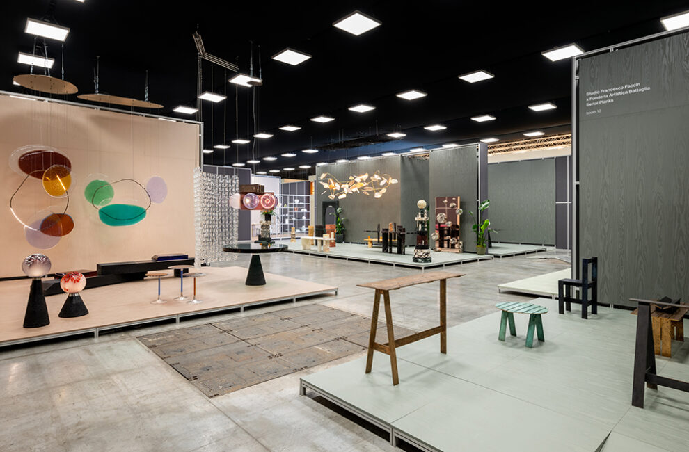 コレクタブルファニチャーが集うサローネ・ラリタスの展示会場